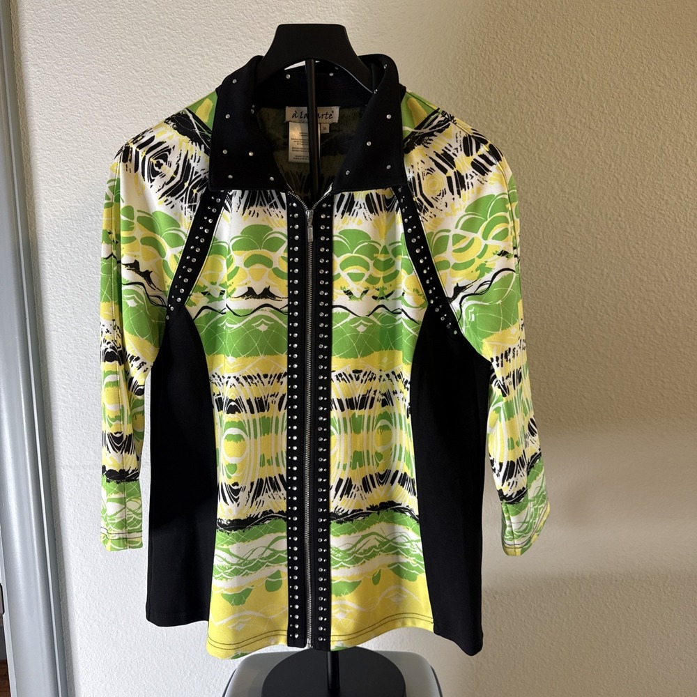A La Carte Women's Studded Shoulders Zip Jacket Size M
